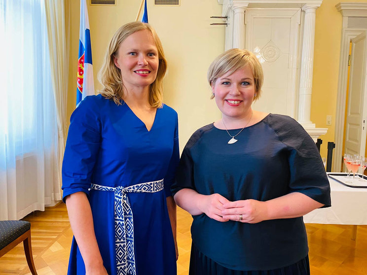 Minister Annika Saarikko (R) and her predecessor Hanna Kosonen. Photo: Saarikko/Facebook.