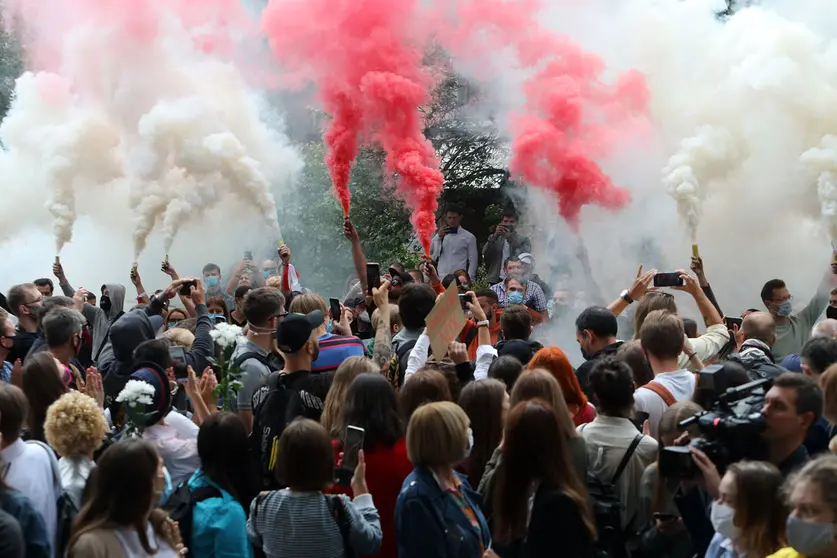 13 August 2020, Ukraine, Kyiv: People take part in a demonstration outside the Embassy of the Republic of Belarus against the results of the 2020 Belarusian presidential election and to show solidarity with the protests sweeping Belarus in response to Belarusian President Alexander Lukashenko receiving over 80 percent of the vote in the presidential election. Photo: Ukrinform/dpa