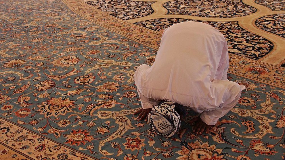 Pray-mosque-muslim