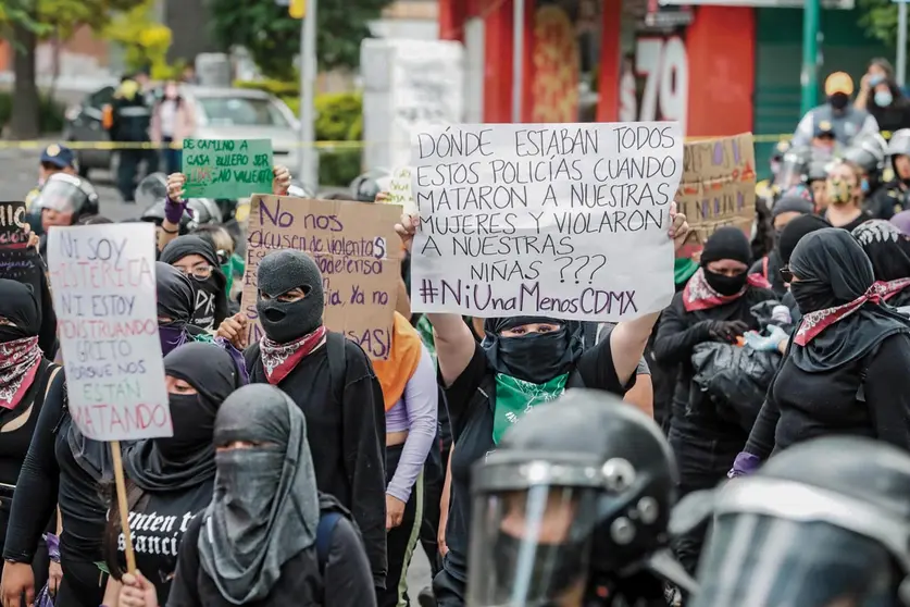 16 August 2020, Mexico, Mexico City: Feminist activists hold placards as they march to protest against sexist violence and discrimination against women in Mexico City. Photo: Berenice Fregoso/dpa.