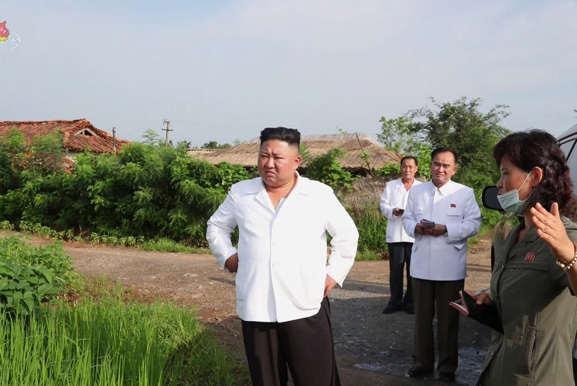 06 August 2020, North Korea, Unpha: North Korean leader Kim Jong-un (L) meets with residents at a flood-ravaged village in Unpha. Photo: YNA/dpa.