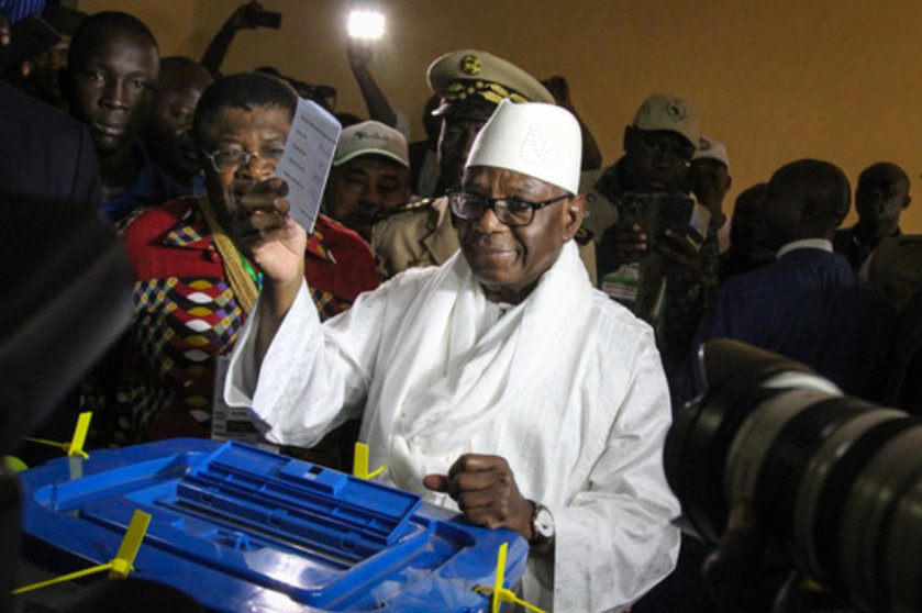 FILED - Malian President Ibrahim Boubacar Keita casts his vote at a polling station during the 2018 Malian presidential election, in Bamako, Mali, 29 July 2018. Photo: Nicolas Remene / Le Pictorium/ZUMA Press/dpa.