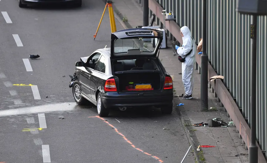 19 August 2020, Berlin: A forensic officer works on the Berlin A100 urban motorway after a car carrying an alleged ammunition box made an accident at the Alboinstrasse exit. Photo: Paul Zinken/dpa.