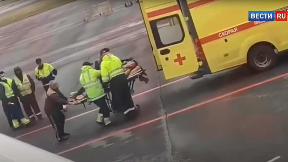 Opposition leader Alexei Navalny was taken directly from the aircraft to the ambulance. Image: Россия-24/YouTube.