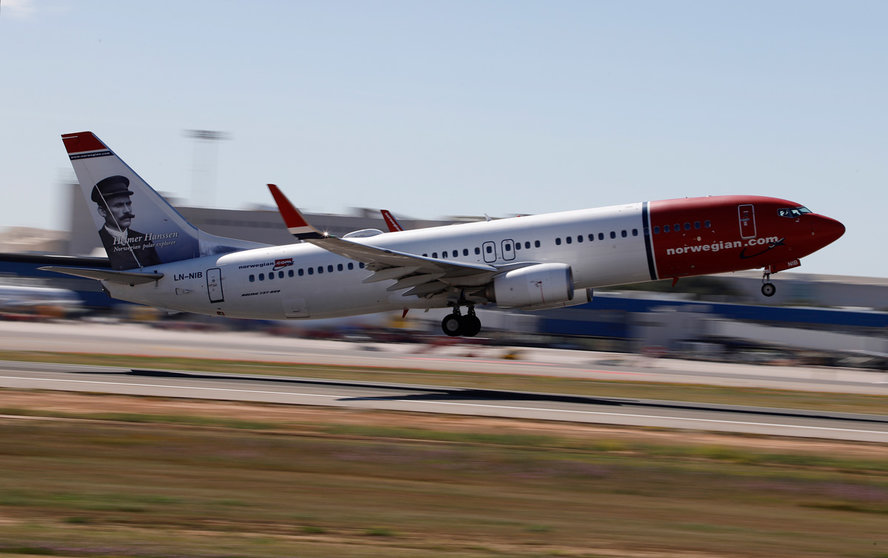 FILED - 27 April 2019, Spain, Palma: A Norwegian plane takes off from Palma airport. Low-cost airline Norwegian Air Shuttle plans to cancel thousands of flights due to the spread of the coronavirus. Norwegian Airlines called for additional financial aid on Friday, saying it would not survive into 2021 due to huge losses stemming from the coronavirus pandemic. Photo: Clara Margais/dpa.