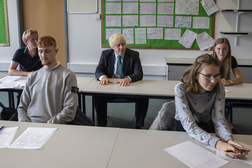 26 August 2020, England, East Midlands: UK Prime Minister Boris Johnson (C) visits Castle Rock school. Photo: Jack Hill/dpa.