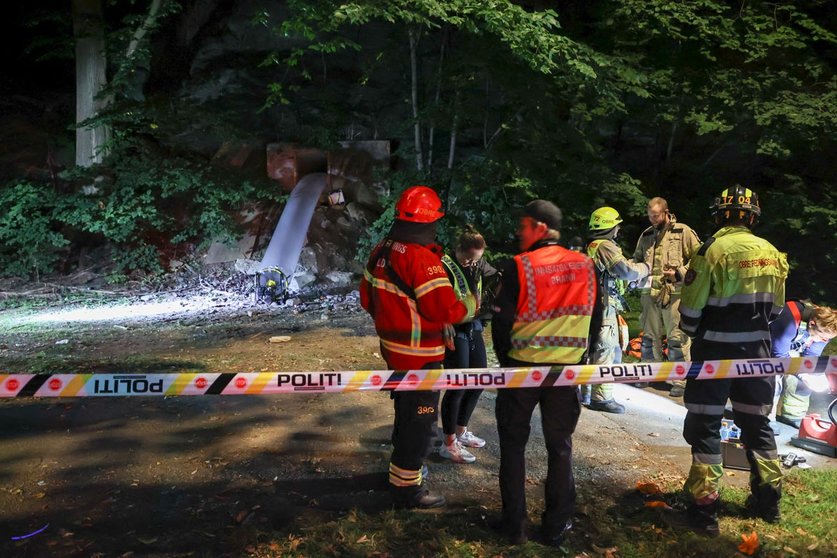 30 August 2020, Norway, Oslo: Rescue workers stand at the scene, where at least 24 people, mainly young people, were taken to hospital with suspected carbon monoxide poisoning after attending a party in an underground bunker. Photo: Geir Olsen/dpa.