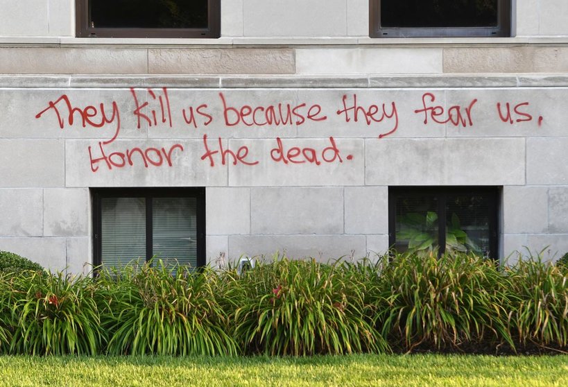 24 August 2020, US, Kenosha: Graffiti can be seen on the front of the Kenosha County Court House after a demonstration following the shooting of Jacob Blake, an African-American man, by a white police officer the day before. Photo: Mark Hertzberg/dpa.