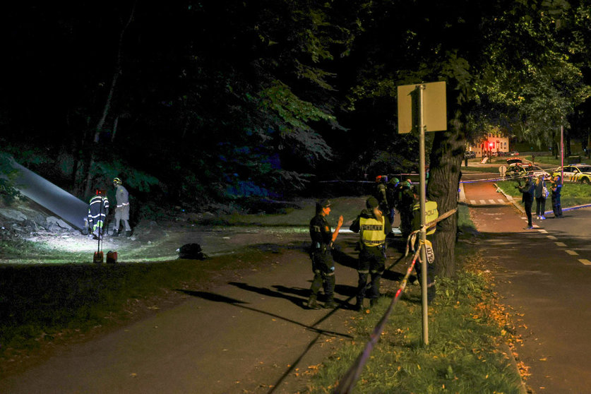 30 August 2020, Norway, Oslo: Rescue workers stand at the scene, where at least 24 people, mainly young people, were taken to hospital with suspected carbon monoxide poisoning after attending a party in an underground bunker. Photo: Geir Olsen/dpa