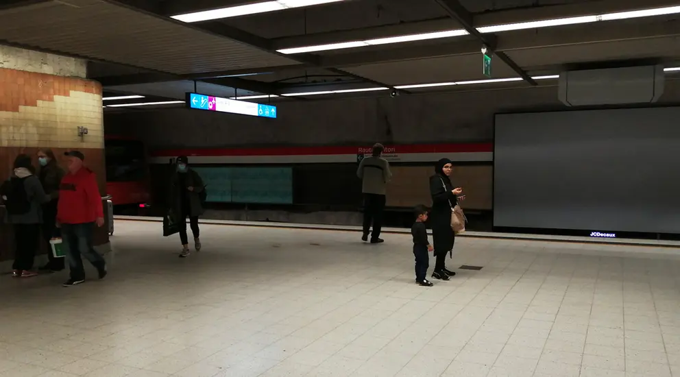 A woman of foreign origin with a child, in the Helsinki Metro. Photo: Foreigner.fi.