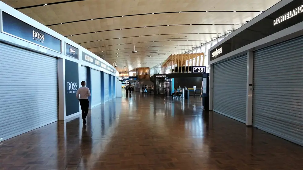 Helsinki-Vantaa airport, half empty in mid-July. Photo: Foreigner.fi.