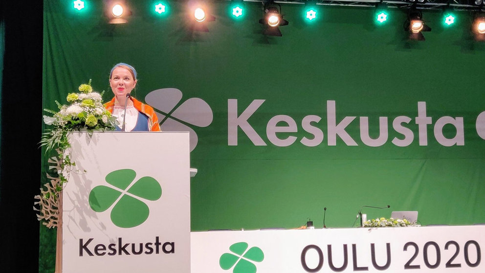 Katri Kulmuni, giving the keynote address at her party conference. Photo: Twitter/@Keskusta.