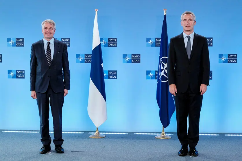 HANDOUT - 21 September 2020, Belgium, Brussels: NATO Secretary General Jens Stoltenberg (R) meets with Finnish Foreign Affairs Minister Pekka Haavisto at the NATO headquarters. Photo: NATO/dpa.