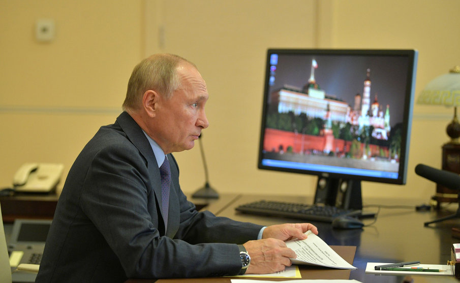 HANDOUT - 29 September 2020, Russia, Moscow: Russian President Vladimir Putin holds a videoconference meeting with members of the government. Photo: -/Kremlin/dpa.