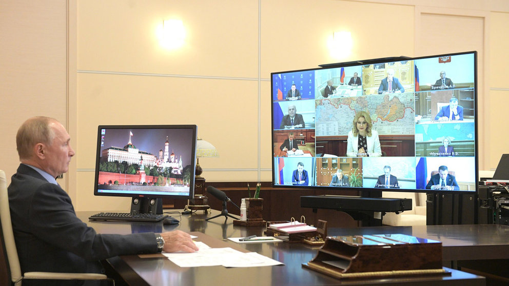 HANDOUT - 29 September 2020, Russia, Moscow: Russian President Vladimir Putin holds a videoconference meeting with members of the government. Photo: Kremlin.