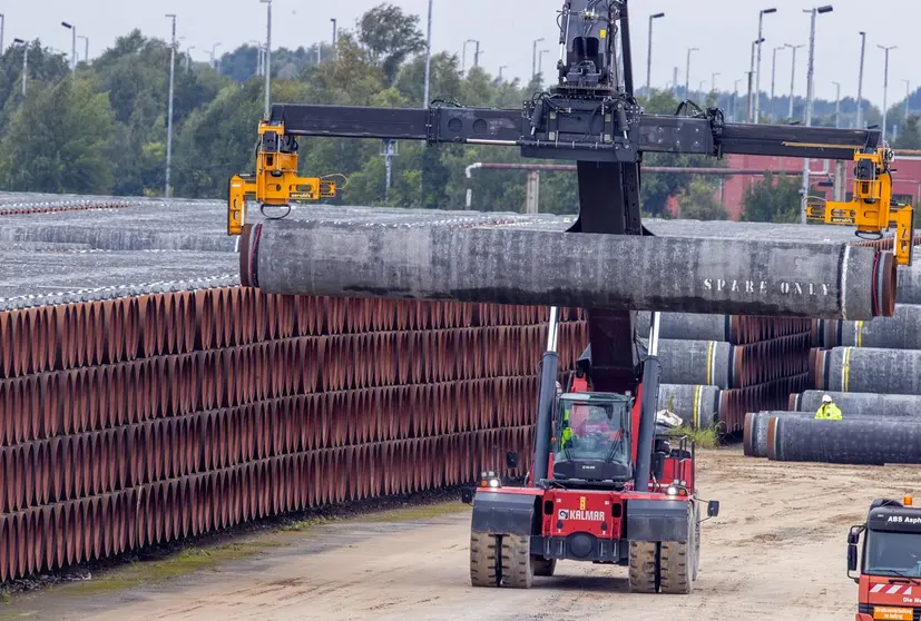 08 September 2020, Mecklenburg-Western Pomerania, Mukran: A special vehicle transports a pipe for the Nord Stream 2 natural gas pipeline to a storage yard at the port of Mukran on the island of Ruegen. Special ships are being prepared in the port for the further construction of the Nord Stream 2 Baltic Sea pipeline. Photo: Jens Büttner/dpa.