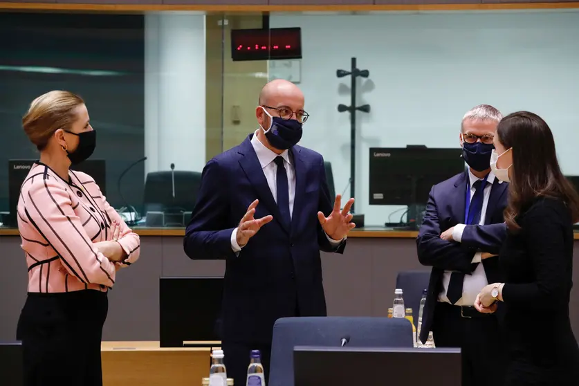 HANDOUT - 02 October 2020, Belgium, Brussels: President of the European Council Charles Michel (C) speaks with (L-R) Danish Prime Minister Mette Frederiksen, Secretary-General of the Council Jeppe Tranholm-Mikkelsen, and Finnish Prime Minister Sanna Marin during the second day of the EU summit. Photo: Dario Pignatelli/European Council.