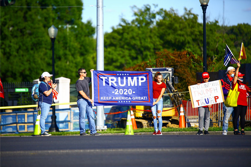 03 October 2020, US, Bethesda: Supporters of US President Donald Trump gather in front of the Walter Reed Military Hospital in Bethesda, where Trump is being treated after a coronavirus infection. Photo: Steven Ramaherison/dpa.