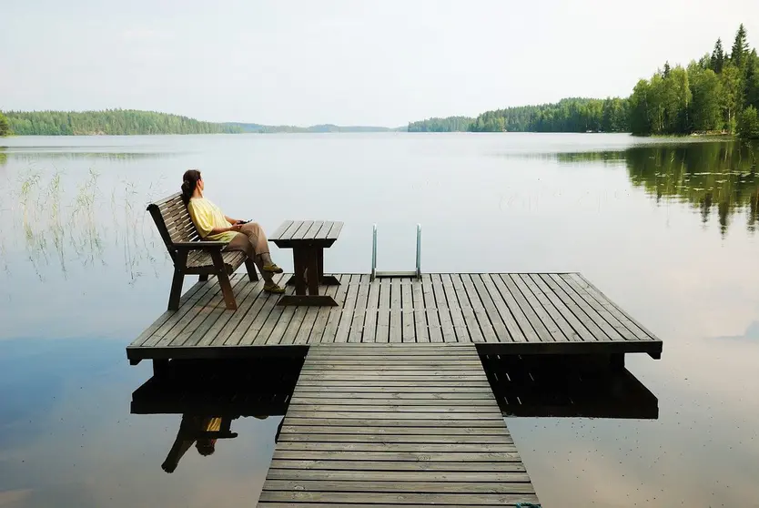 Lake-Finland-sitting-bench-table-by-Pixabay