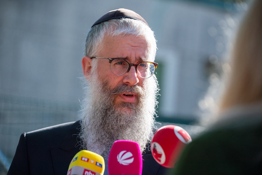 05 October 2020, Hamburg: Shlomo Bistritzky, state rabbi of Hamburg speaks during a media interview a day after a suspect attacked a 26-year-old Jewish student with a shovel outside a synagogue. Photo: Jonas Walzberg/dpa.