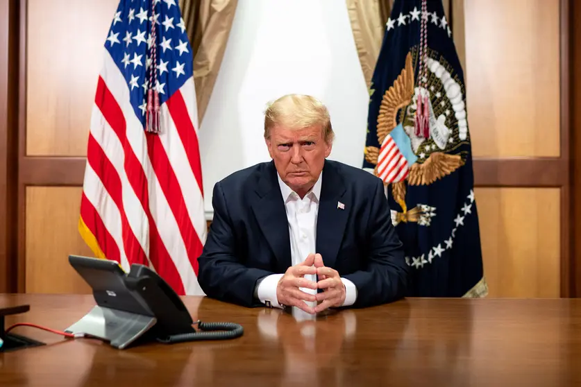 HANDOUT - 04 October 2020, US, Bethesda: US President Donald Trump, joined by Chief of Staff Mark Meadows, participates in a phone call with Vice President Mike Pence, Secretary of Defence Mark Esper, Secretary of State Mike Pompeo, Chairman of the Joint Chiefs of Staff Gen. Mark Milley and National Security Advisor Robert O’Brien, at his conference room at Walter Reed National Military Medical Center, where he is being treated from coronavirus. Photo: Tia Dufour/White House /dpa.