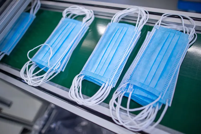 17 September 2020, Mecklenburg-Western Pomerania, Laage: Protective masks that have just been produced run over a conveyor belt at the medical technology company BM Bioscience Technology. Photo: Jens Büttner/dpa.