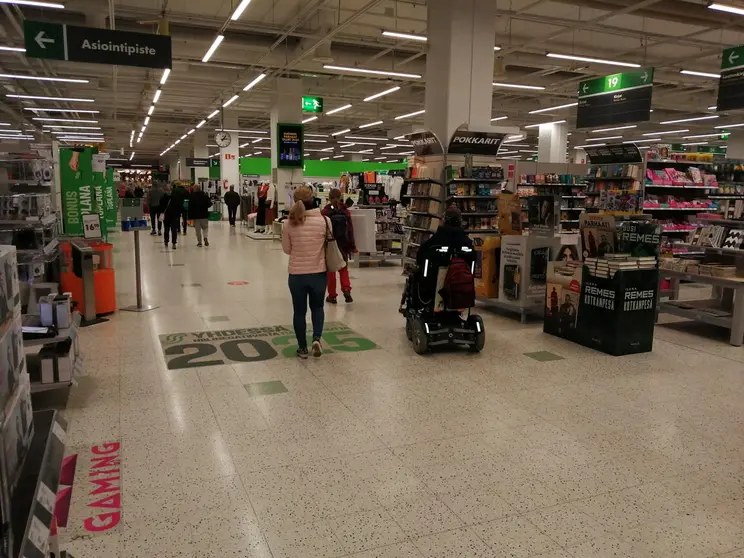 Consumers in a Prisma store in Vantaa. Photo: Foreigner.fi