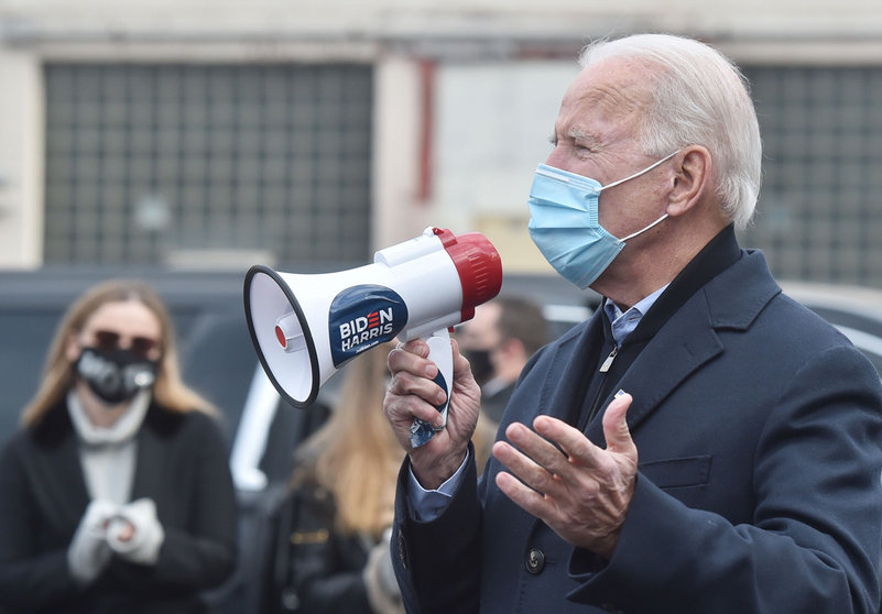03 November 2020, US, Scranton: Former US Vice-President and Democratic presidential candidate Joe Biden uses a megaphone to speak to his supporters as part of a quick visit to the Union Hall during the US Presidential election. Photo: Aimee Dilger/dpa.