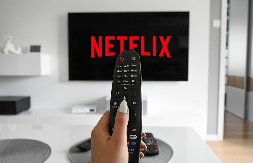 Netflix-TV-remote-control-by-Pixabay