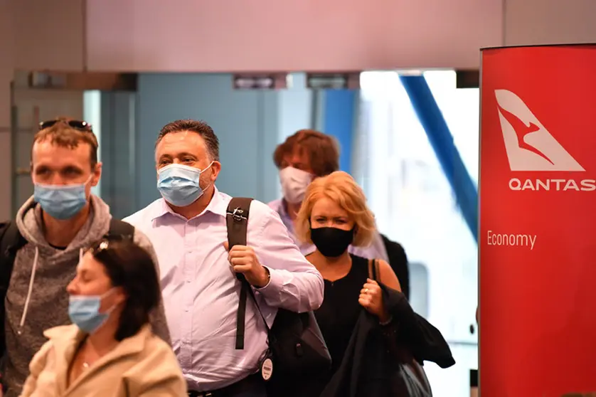 Passengers disembark the first Qantas flights from Melbourne following the lifting of border restrictions at Sydney Airport, Sydney, Monday, November 23, 2020. (AAP Image/Dean Lewins) NO ARCHIVING Photo: Dean Lewins/AAP/dpa