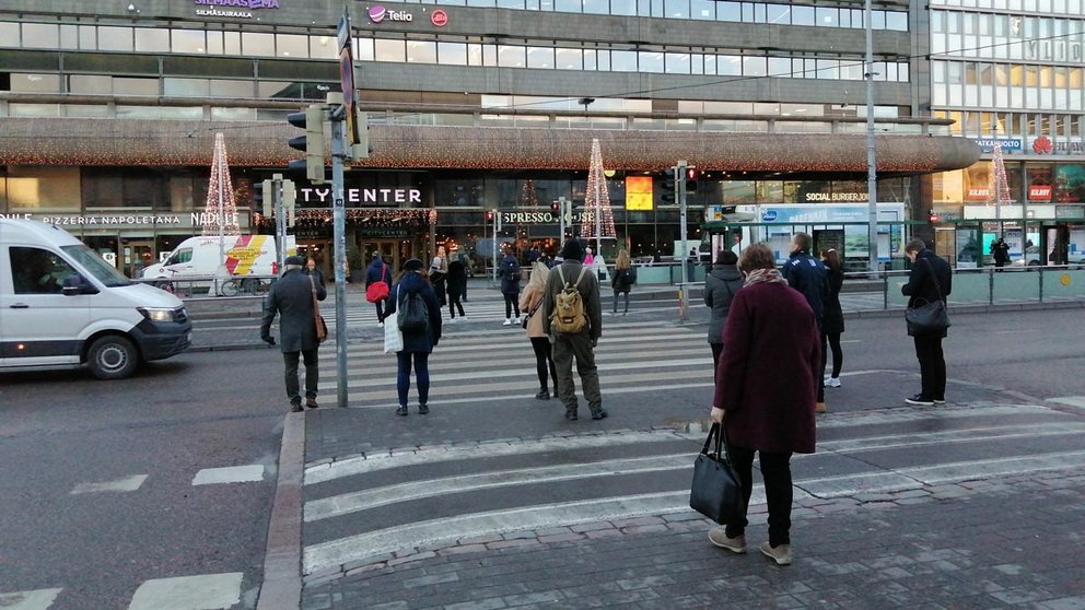 people walking through a pedestrian crossing in central Helsinki. Photo: Foreigner.fi.