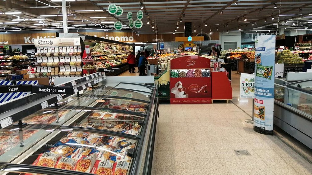 Supermarket-food-store-shopping-mall-by-foreigner.fi