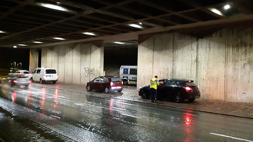 A police road traffic control in Helsinginkatu. Photo: Twitter/@HelsinkiPoliisi.