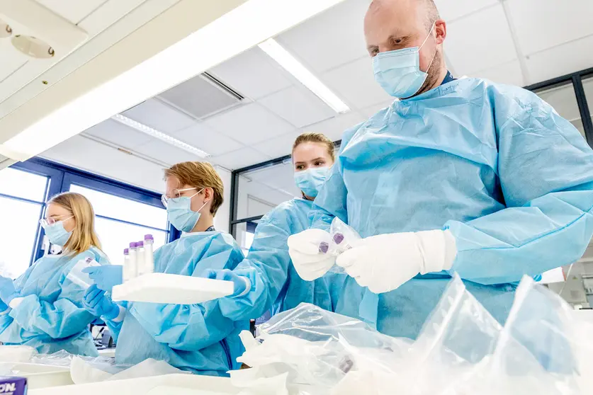 Finnish healthcare professionals, handling coronavirus tests. Photo: @HUS.