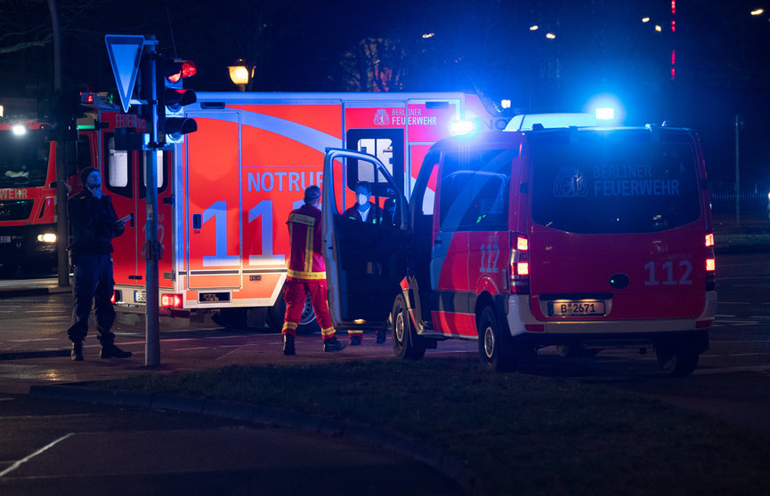 26 December 2020, Berlin: Emergency vehicles of the fire department are parked in Stresemann street after a shooting in the early morning. According to initial information, four people were injured, some of them seriously. Photo: Paul Zinken/dpa