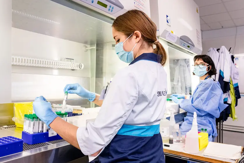 A coronavirus testing laboratory. Photo: HUS.