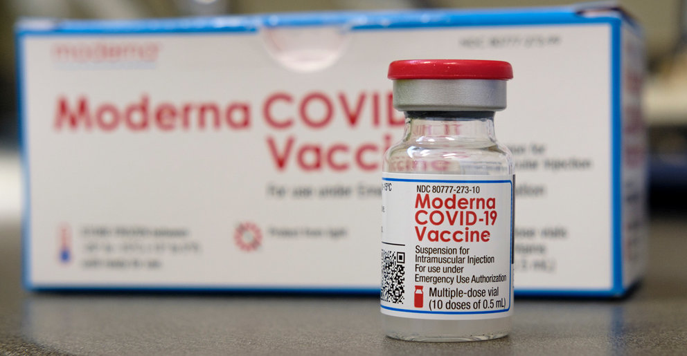 05 January 2021, US, Rock Island: A Moderna Covid-19 vaccine vile is pictured at the Rock Island Health Department. Photo: Jack Kurtz/ZUMA Wire/dpa