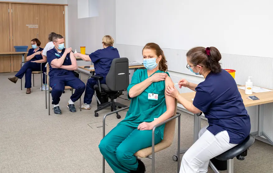 Health personnel receiving the Covid-19 vaccine in Helsinki. Photo: @HUS.