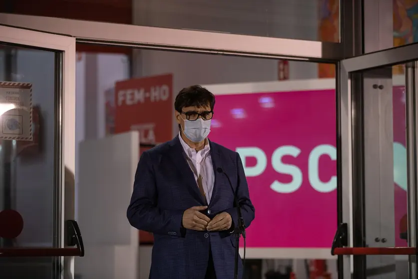 14 February 2021, Spain, Barcelona: Salvador Illa, candidate of the Socialists' Party of Catalonia, gives a press conference upon his arrival at his party's headquarters, minutes before the polls close during the Catalan regional elections. Photo: Lorena Sopêna I Lòpez/EUROPA PRESS/dpa