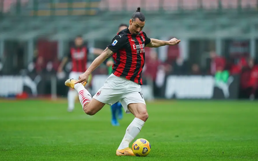 21 February 2021, Italy, Milan: AC Milan's Zlatan Ibrahimovic shoots on goal during the Italian Serie A soccer match between AC Milan and Inter Milan at the San Siro stadium. Photo: Spada/LaPresse via ZUMA Press/dpa