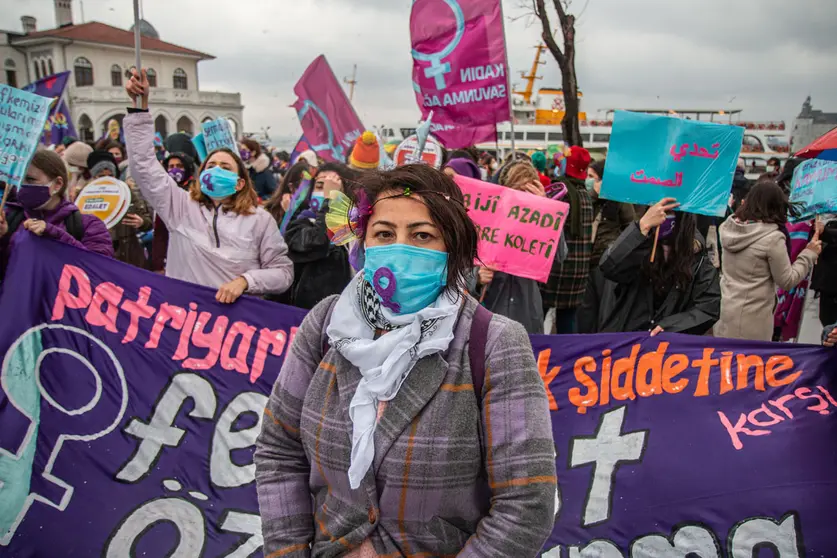 06 March 2021, Turkey, Istanbul: Protesters take part in a demonstration ahead of International Women's Day and to condemn violence against women. Photo: Tunahan Turhan/SOPA Images via ZUMA Wire/dpa