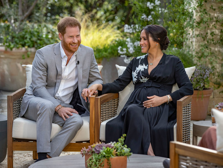 HANDOUT - 08 March 2021, ---: An Undated picture provided by Harpo Productions shows Prince Harry Duke of Sussex, and his wife Meghan, Duchess of Sussex, during their interview with Oprah Winfrey. Photo: Joe Pugliese/Harpo Productions via PA Media/dpa - ATTENTION: editorial use only and only if the credit mentioned above is referenced in full