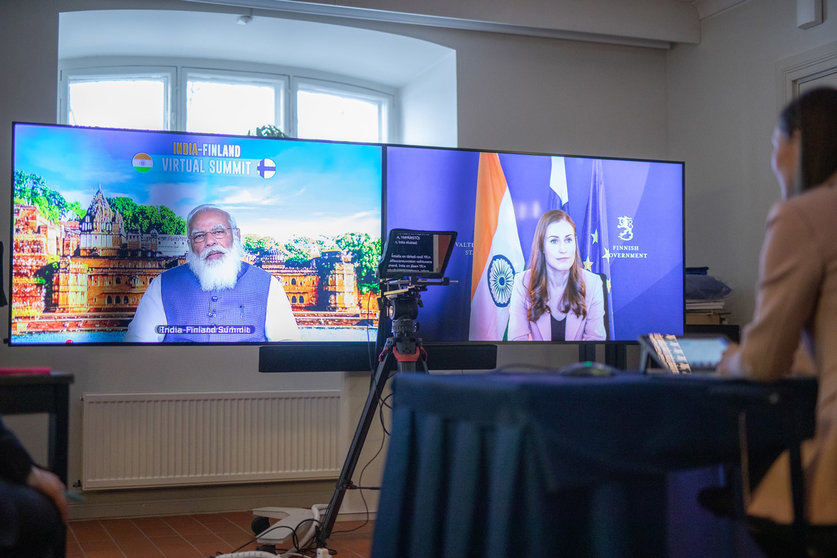 Prime Ministers Sanna Marin (R) and Narendra Modi during their virtual meeting. Photo: Lauri-Heikkinen/Vnk.