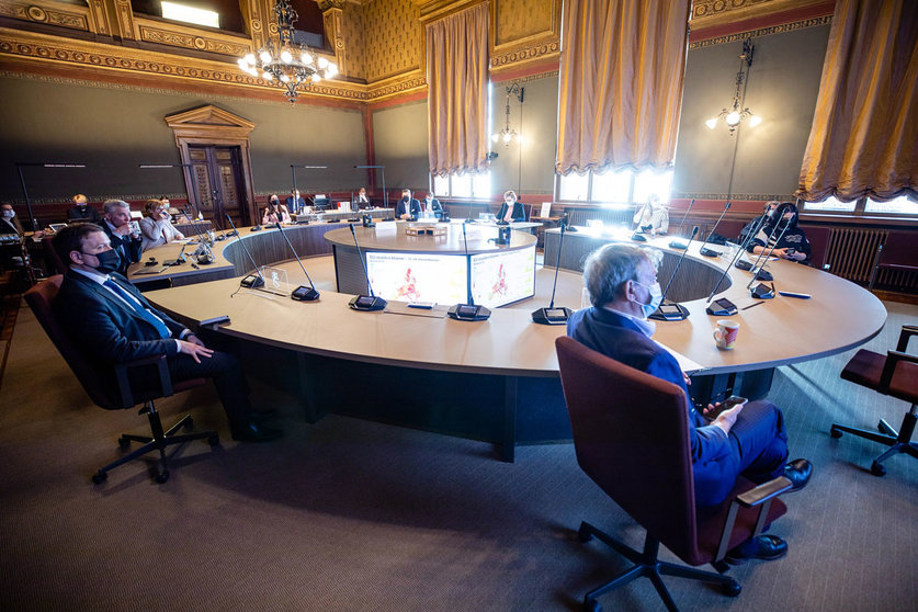 The Finnish government, during its meeting on Tuesday 23 March. Photo: Jussi Toivanen/vnk.