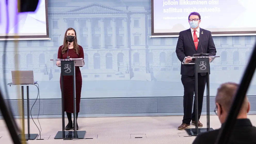 Prime Minister Sanna Marin and THL's Health Security Director Mika Salminen. Photo: Lauri Heikkinen/Vnk.