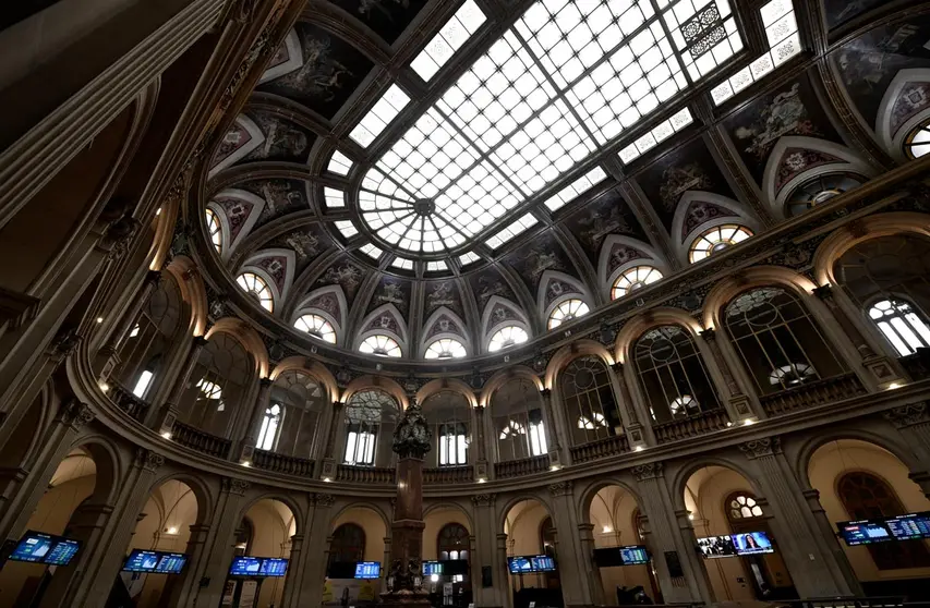 A general view inside the Spanish Stock Exchange in Madrid. The Ibex 35 index rose 0.54 percent on Wednesday. Photo: Óscar Cañas/EUROPA PRESS/dpa