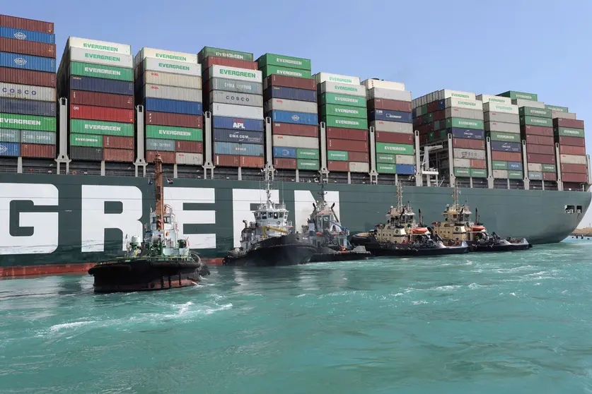 HANDOUT - 28 March 2021, Egypt, Suez: Tugboats take part in the refloating operation carried out to free the "Ever Given", a container ship operated by the Evergreen Marine Corporation, which is currently stuck in the Suez Canal. The pressure is mounting on Egypt to dislodge the Panama-flagged massive container ship which has blocked the Suez Canal since Tuesday, as more shipping firms are rerouting their vessels away from the waterway. Photo: -/Suez Canal Authority/dpa - ATTENTION: editorial use only and only if the credit mentioned above is referenced in full