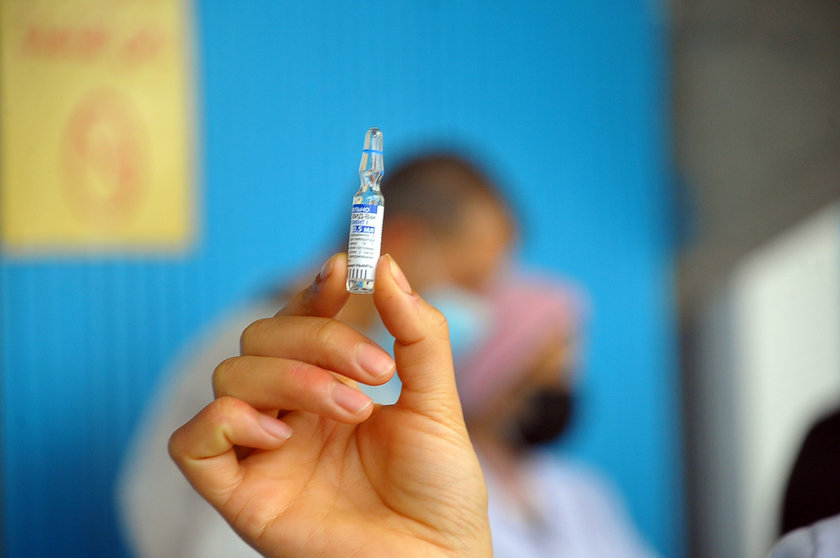 13 March 2021, Tunisia, Tunis: A health worker holds a vial of the Russian coronavirus vaccine Sputnik V during the first day of the vaccination campaign aiming to vaccinate 50% of the population. Photo: Chokri Mahjoub/ZUMA Wire/dpa