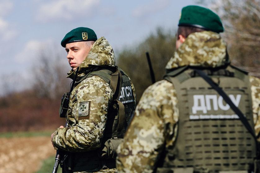 Ukrainian border patrol troops guard the country's border to Hungary on Wednesday. Moscow is warning countries not to supply weapons to Kiev, amid an escalation in the conflict in eastern Ukraine. Photo: -/Ukrinform/dpa