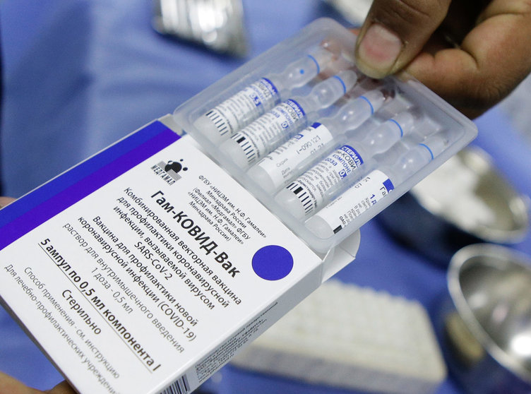 FILED - 19 February 2021, Venezuela, Caracas: A health worker opens a package containing several doses of the Coronavirus vaccine Sputnik V. Brazil's National Health Regulation Agency (Anvisa) has declared itself against the import of the Russian Covid-19 vaccine Sputnik V. Photo: Jesus Vargas/dpa